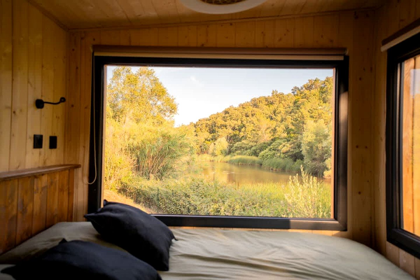 Secluded Tiny Home with Vineyard & Pond Views near the Beach, La Londe-les-Maures, France