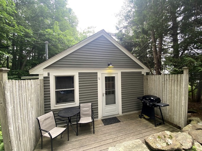 Cozy Cottage with Private Patio & Modern Amenities near Camden, Maine