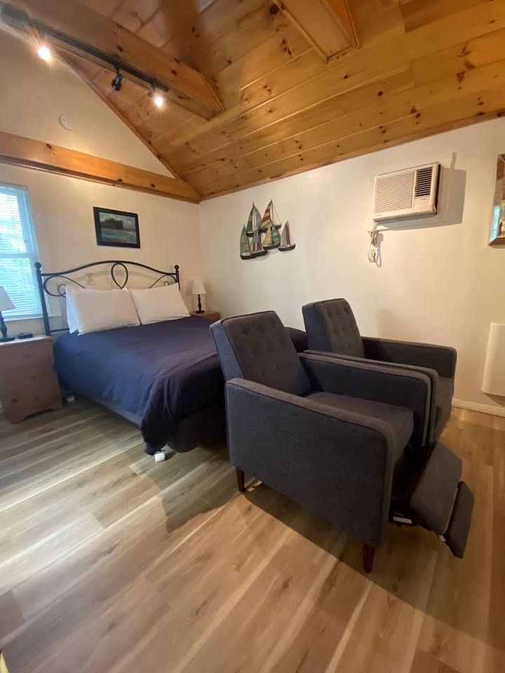 Cozy Cottage with Private Patio & Modern Amenities near Camden, Maine