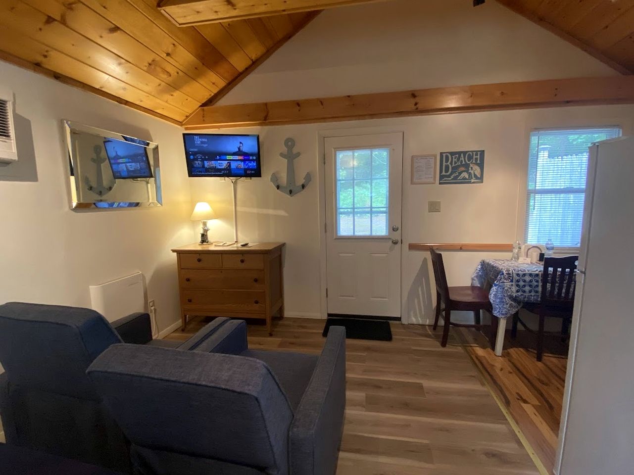 Cozy Cottage with Private Patio & Modern Amenities near Camden, Maine