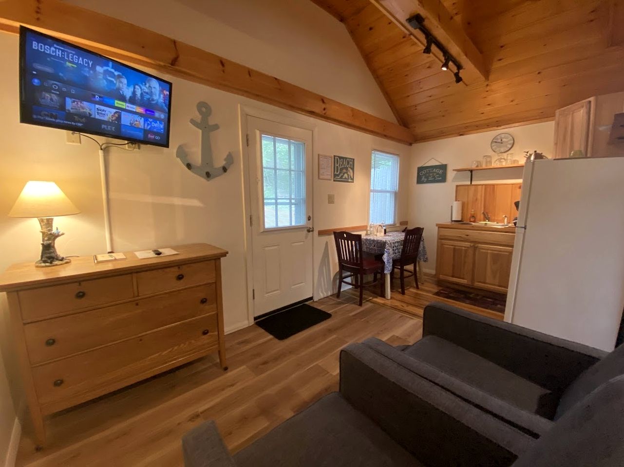 Cozy Cottage with Private Patio & Modern Amenities near Camden, Maine