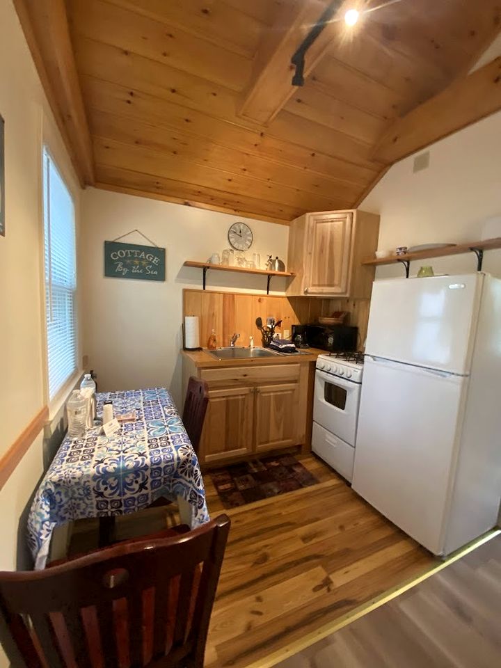 Cozy Cottage with Private Patio & Modern Amenities near Camden, Maine