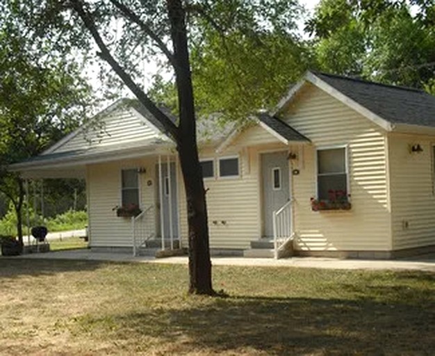 Tranquil Cottage with Picnic Table and Fire Ring in Trempealeau, Wisconsin