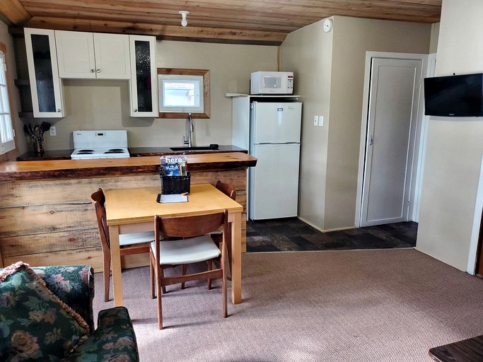 Rustic Cabin near Kawartha Highlands Provincial Park in Ontario, Canada | Cabins (Algonquin Park, Ontario, Canada)