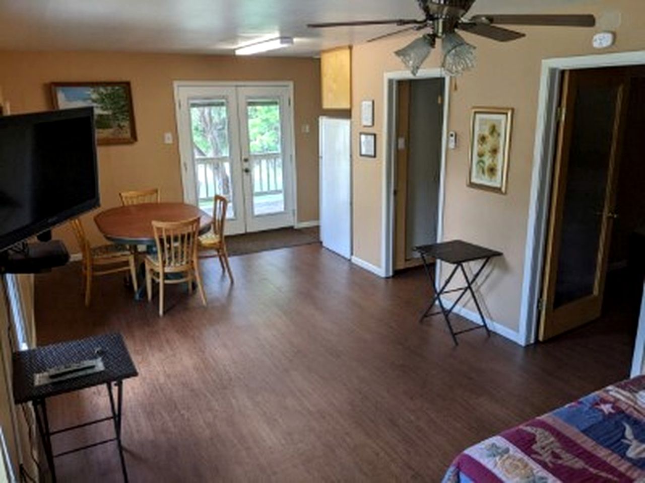 Awesome Riverfront Cottage in Camp Wood, Texas