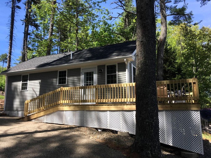 Charming Cottage Retreat with Private Deck and BBQ near Camden, Maine