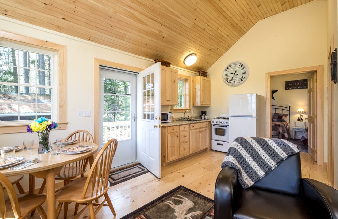 Charming Cottage Retreat with Private Deck and BBQ near Camden, Maine