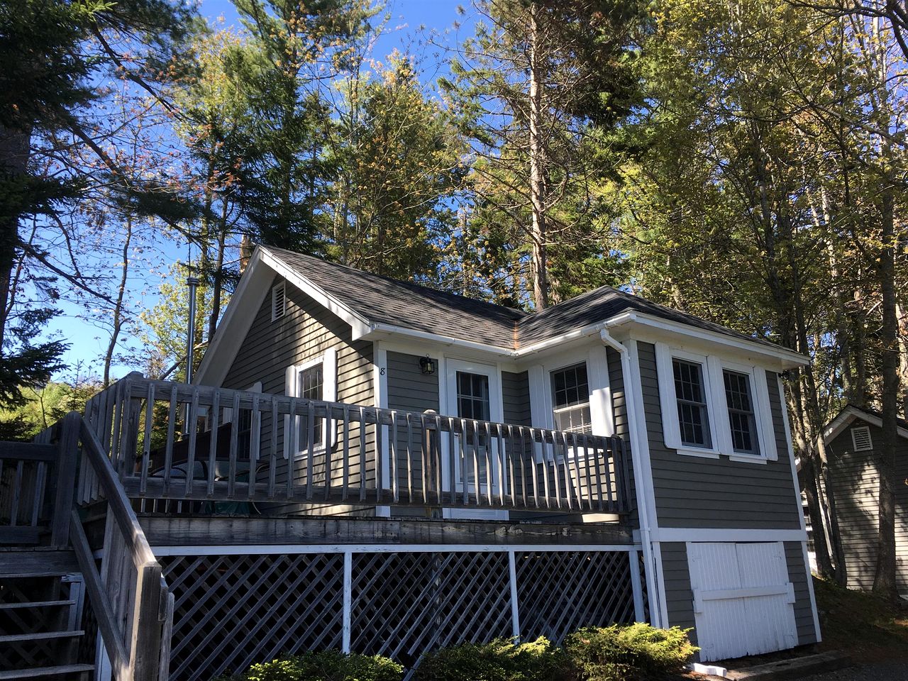 Charming Coastal Cottage with Private Deck near Camden, Maine