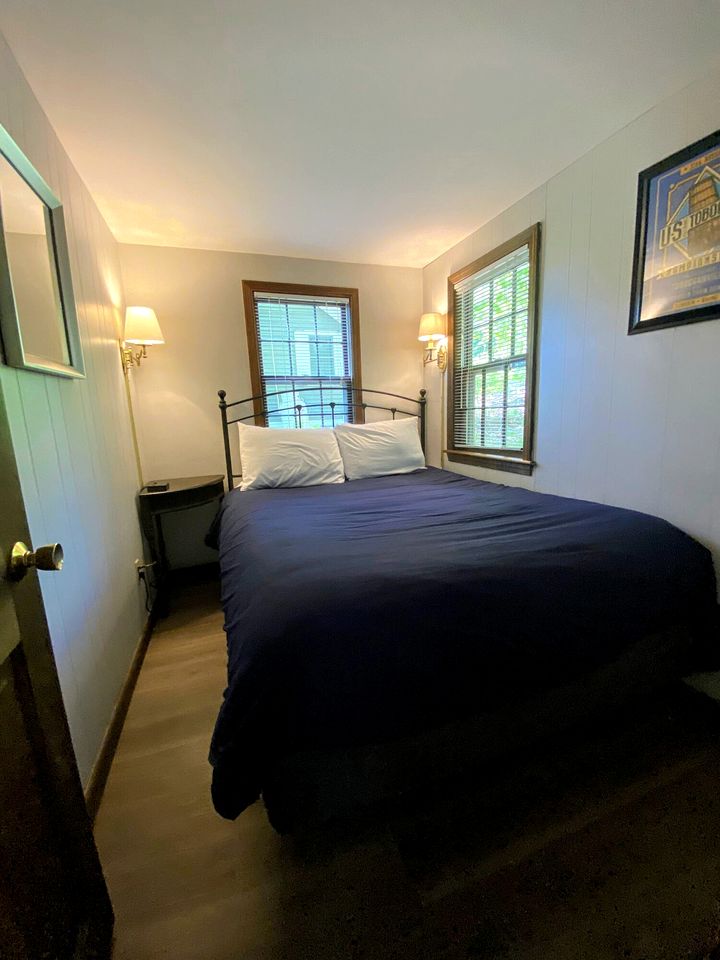 Charming Cottage with Private Deck and Modern Amenities near Camden, Maine