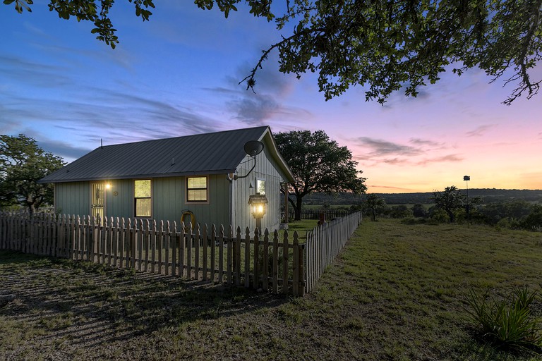Secluded Pet Friendly Cabin in Fredericksburg, Texas