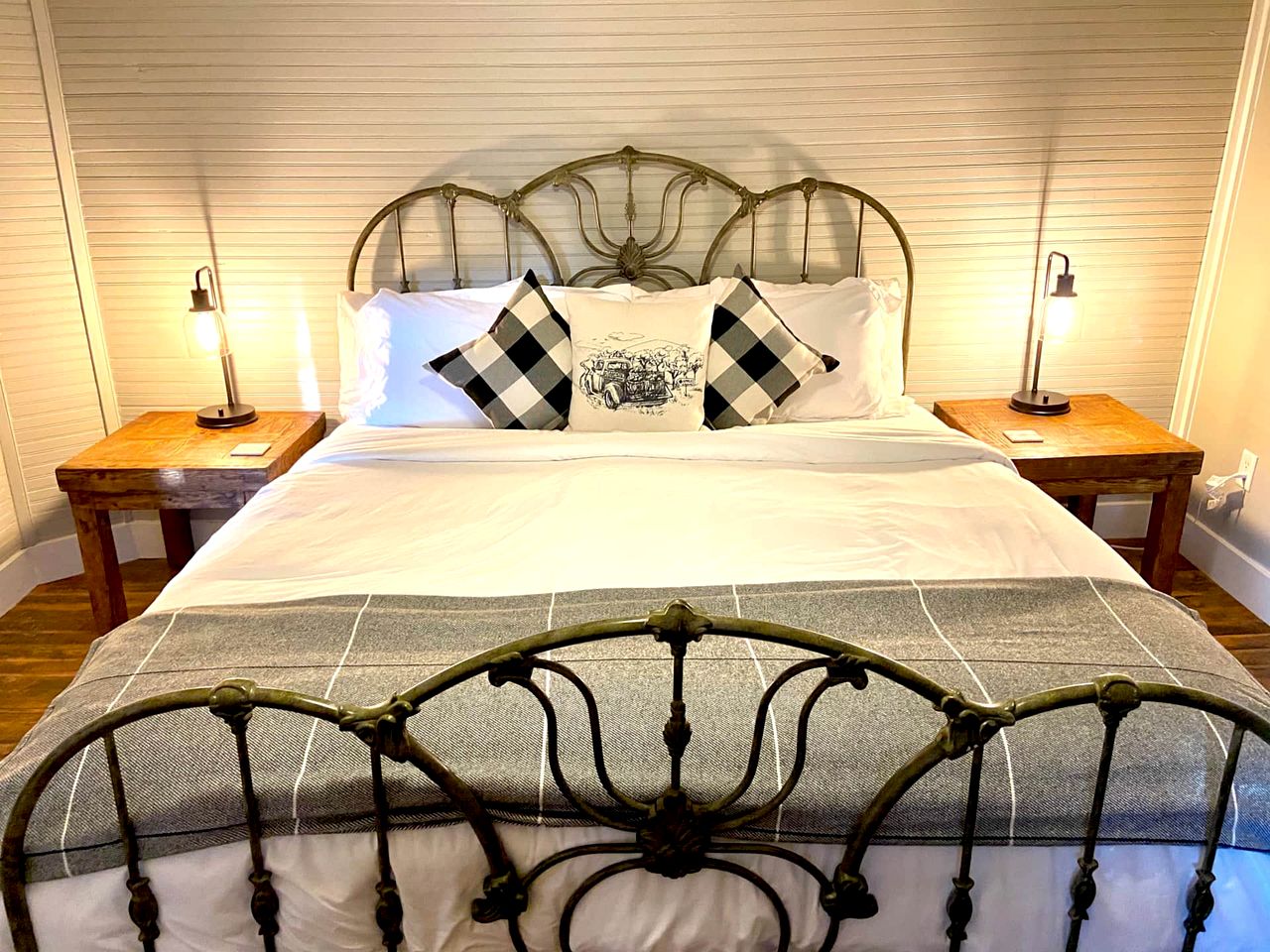 Cottage Charm: Unwind with Your Family in Lake Toxaway, NC