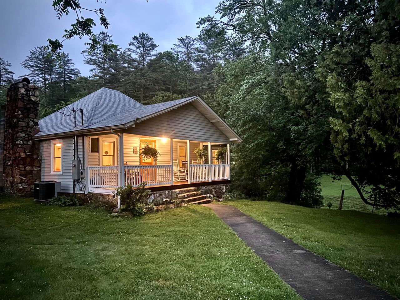 Cottage Charm: Unwind with Your Family in Lake Toxaway, NC