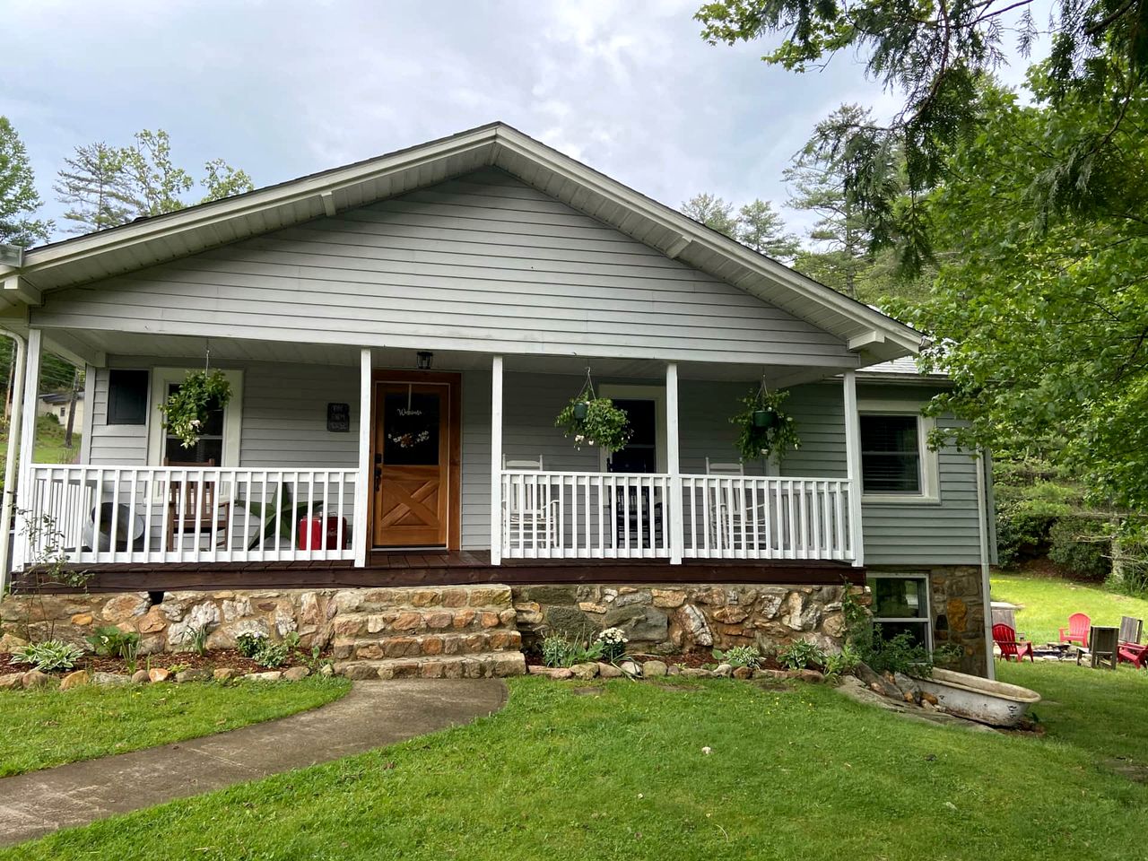 Cottage Charm: Unwind with Your Family in Lake Toxaway, NC