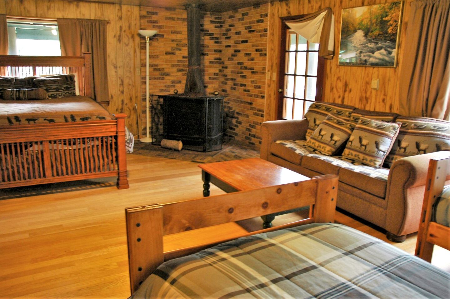 Pet-Friendly Cottage with a Wood-Burning Stove in Chugach National Forest, Alaska