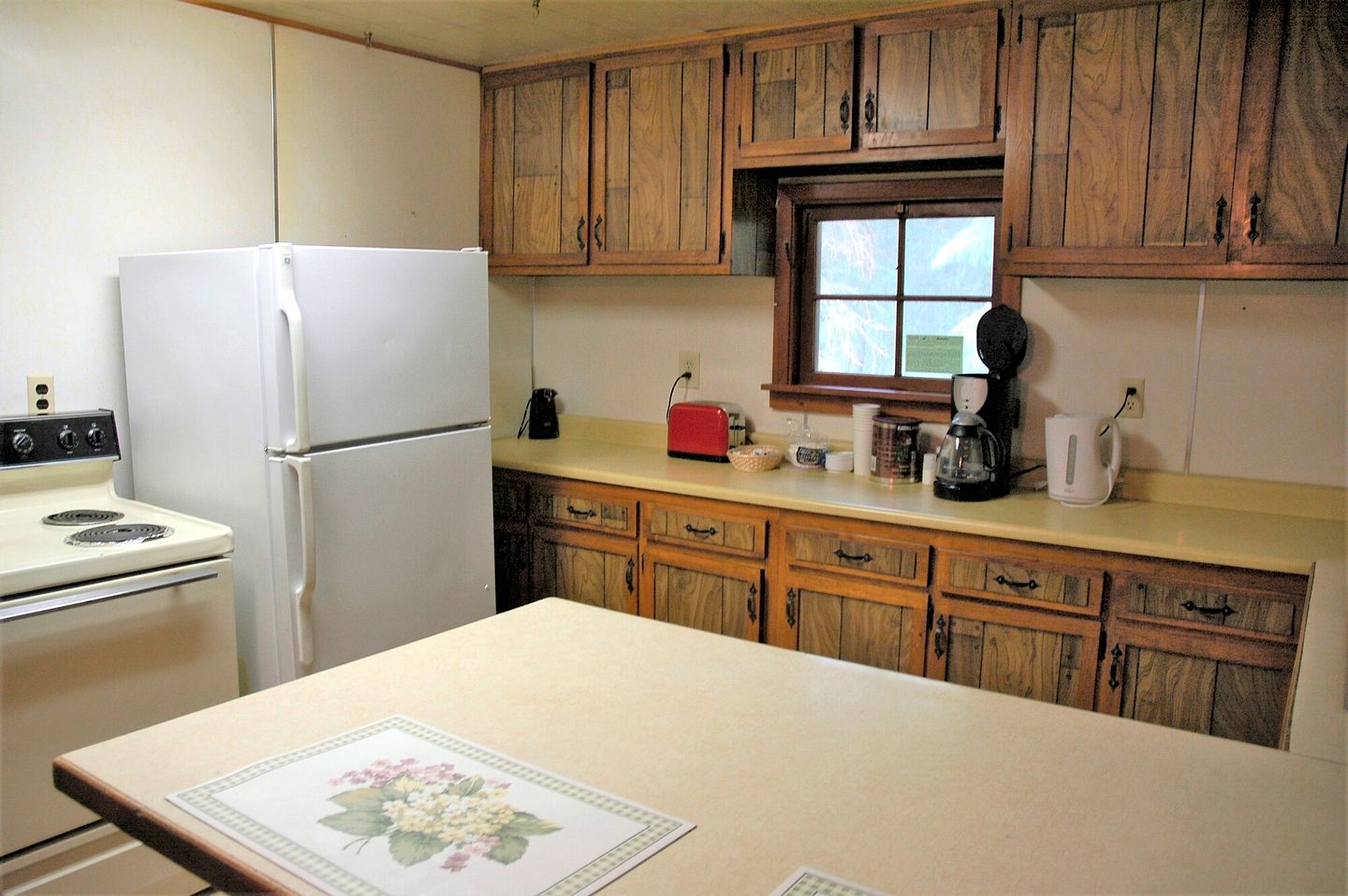 Pet-Friendly Cottage with a Wood-Burning Stove in Chugach National Forest, Alaska