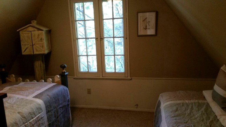 Cabins (Lake Arrowhead, California, United States)