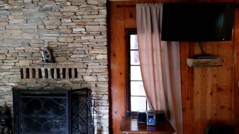 Cabins (Lake Arrowhead, California, United States)