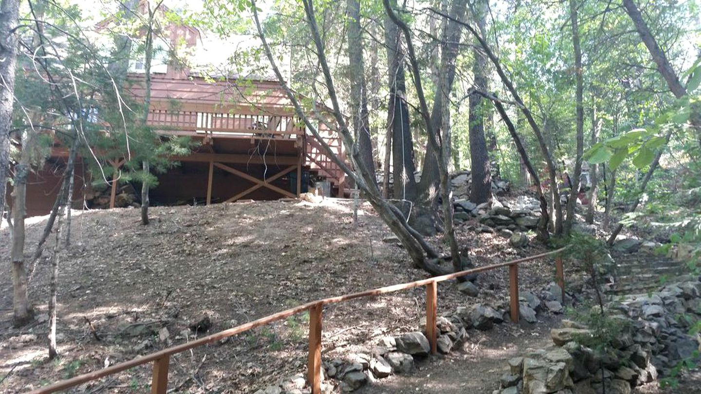 Secluded Cabin Rental with Fireplace near Lake Arrowhead in California