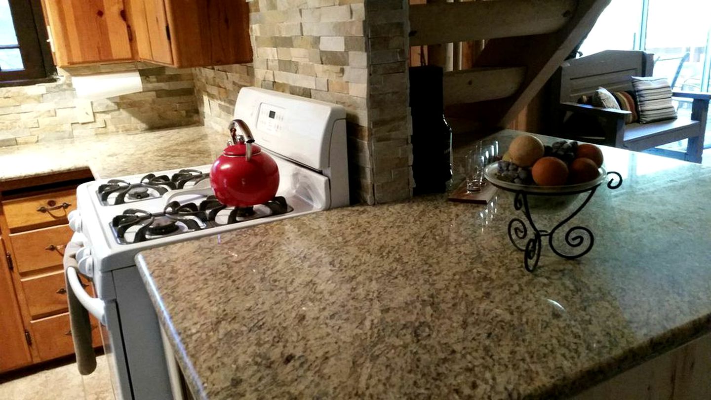 Secluded Cabin Rental with Fireplace near Lake Arrowhead in California