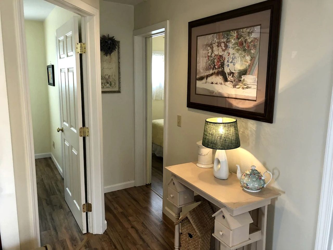 Beautiful Cottage with Private Hot Tub Overlooking Lake near Rochester, New York