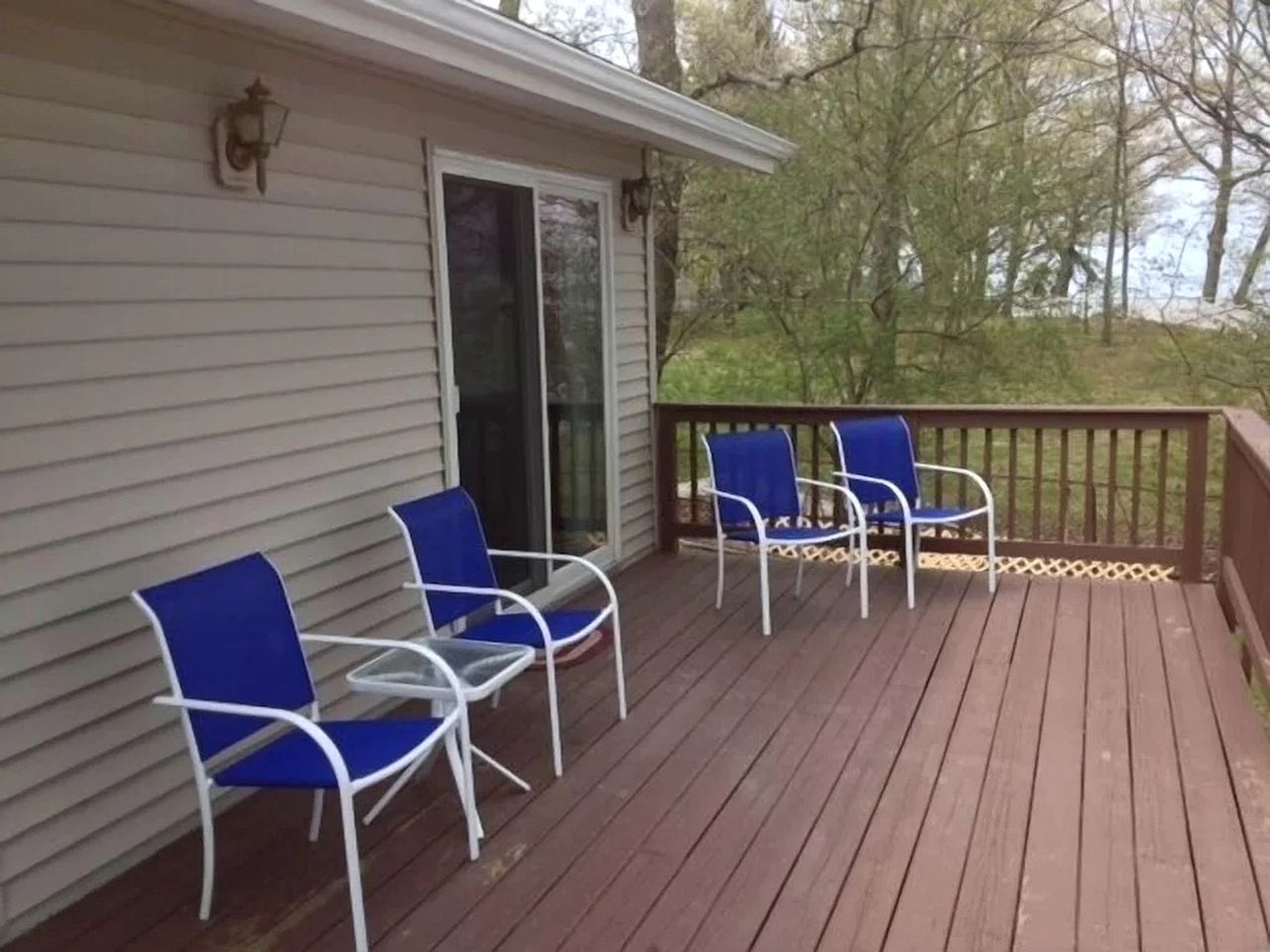 Beautiful Cottage with Private Hot Tub Overlooking Lake near Rochester, New York