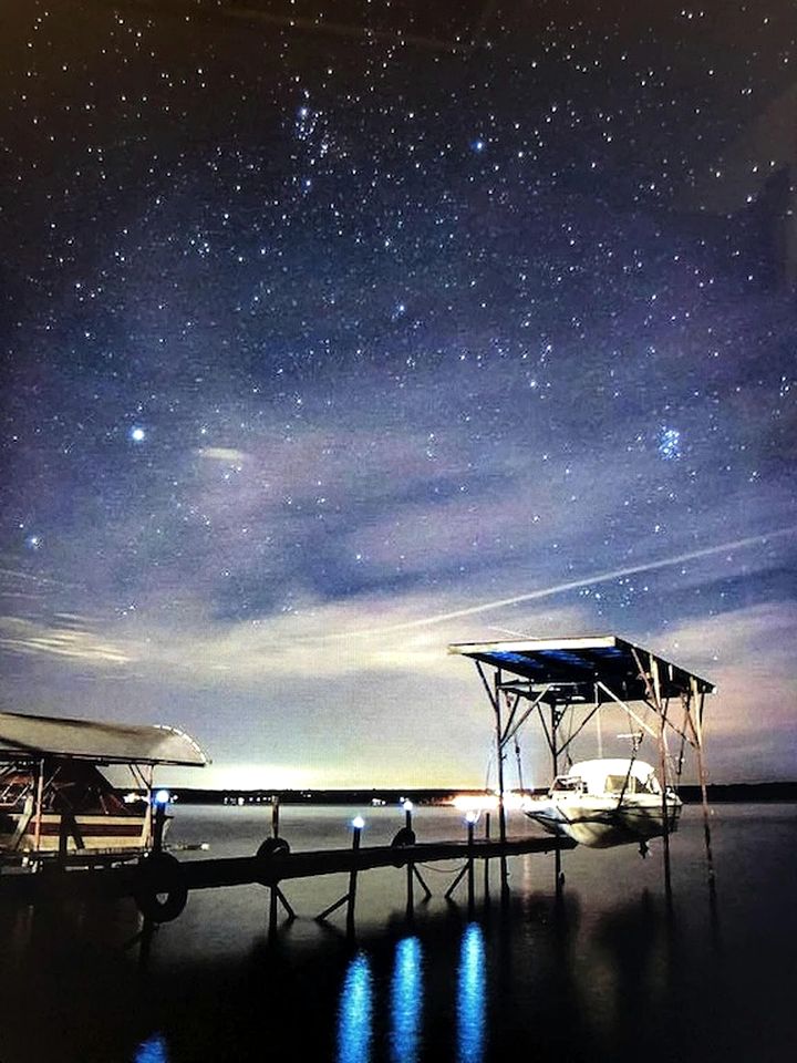 Beautiful Cottage with Private Hot Tub Overlooking Lake near Rochester, New York