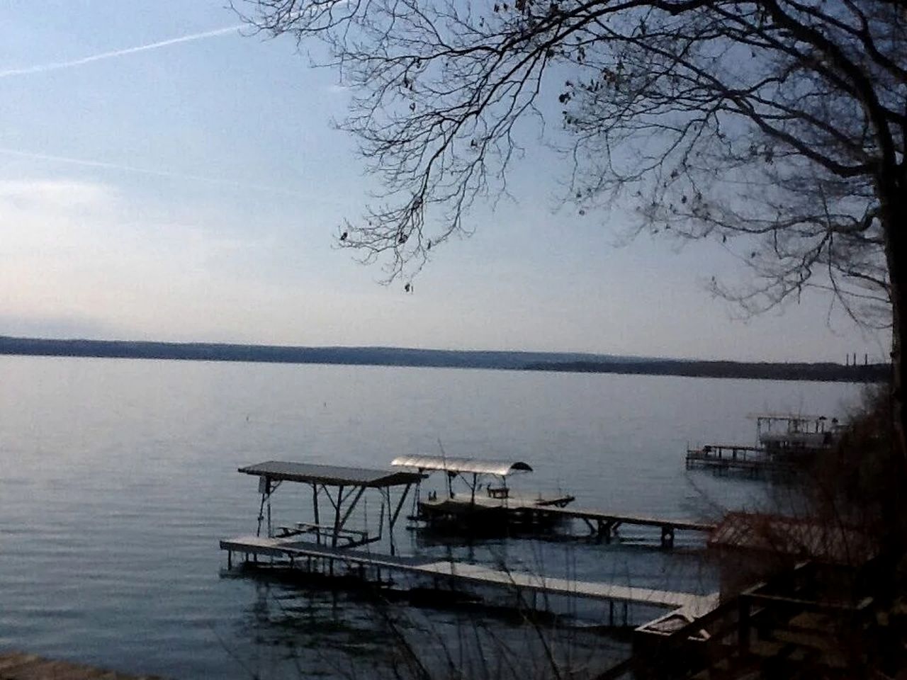 Beautiful Cottage with Private Hot Tub Overlooking Lake near Rochester, New York