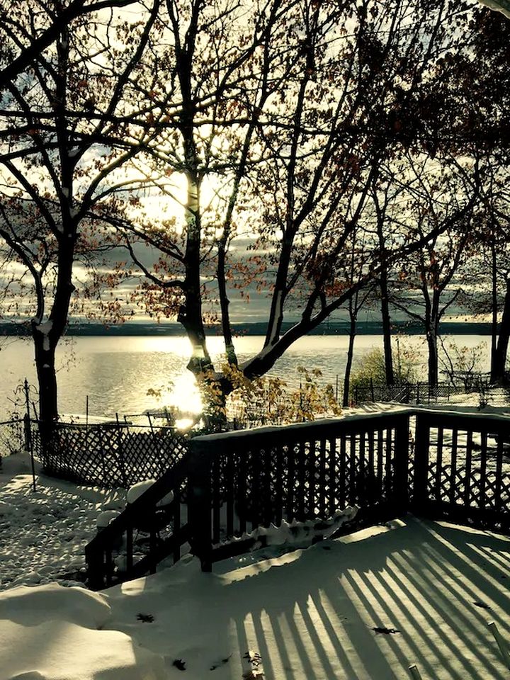 Beautiful Cottage with Private Hot Tub Overlooking Lake near Rochester, New York