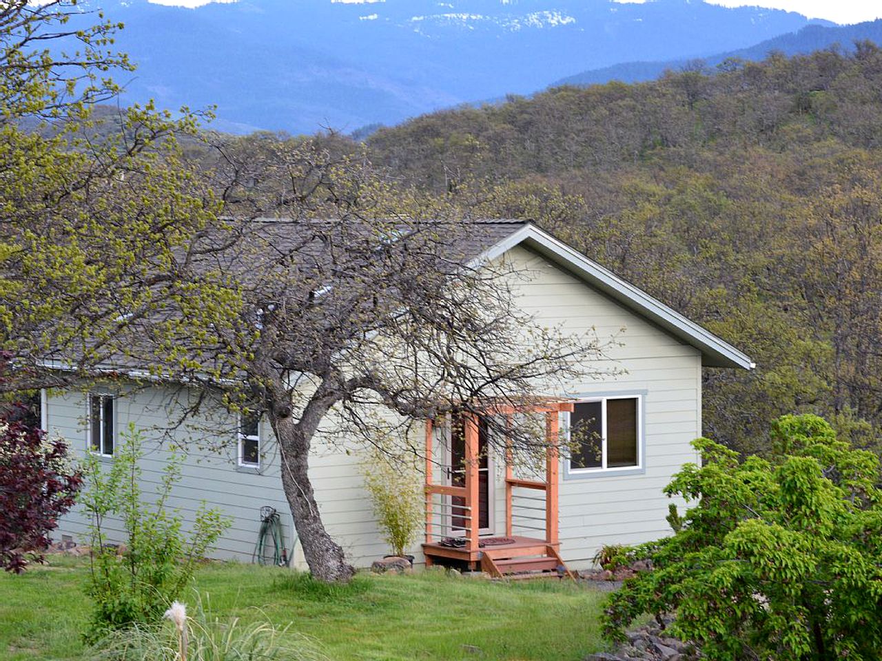 Country Cottage Rental Ashland, Oregon PNW Vacation