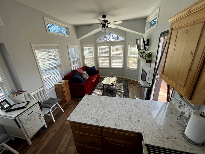 Cabins (United States of America, --, --)