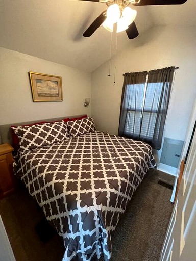 Cabins (United States of America, --, --)