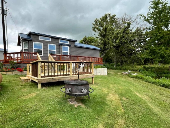 Cabins (United States of America, --, --)