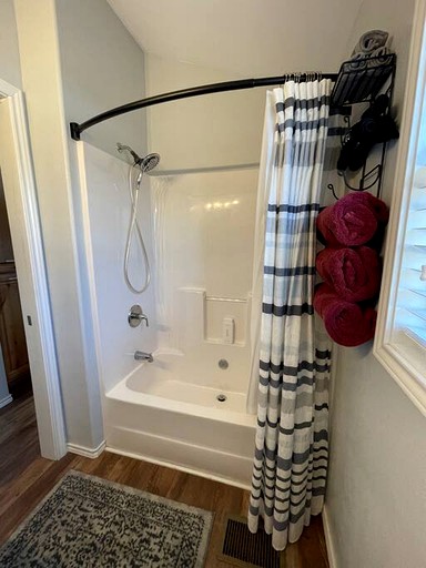 Cabins (United States of America, --, --)