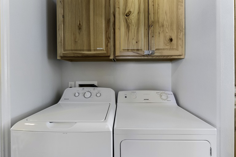 Cabins (United States of America, --, --)