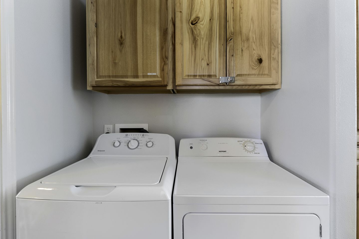 Intimate Chic Cabin Suitable for Four with Private Deck in Texas