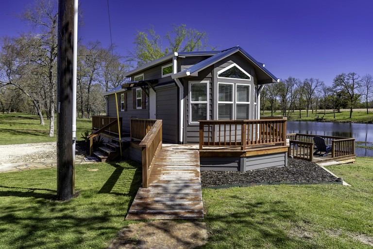 Cabins (United States of America, --, --)