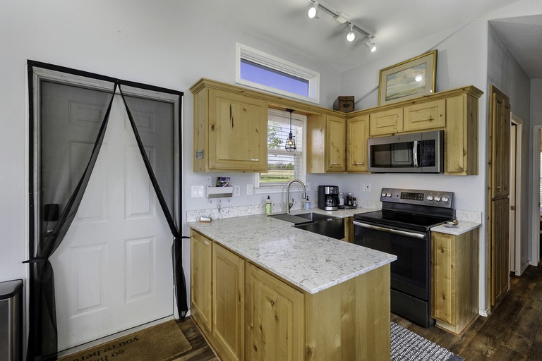 Cabins (United States of America, --, --)