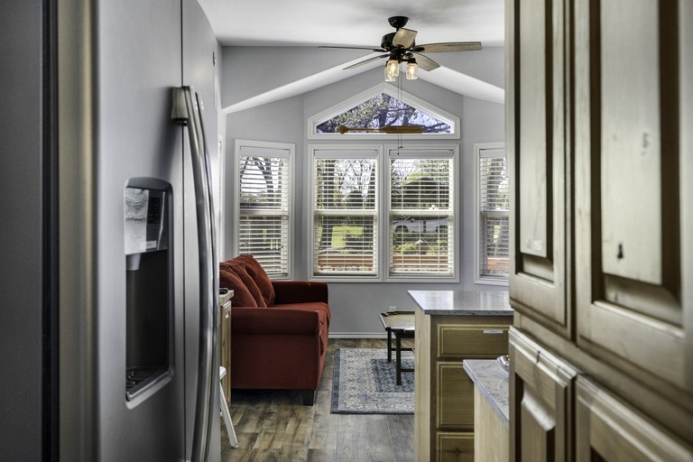 Cabins (United States of America, --, --)