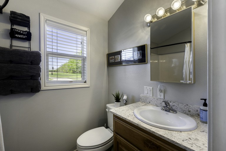 Cabins (United States of America, --, --)