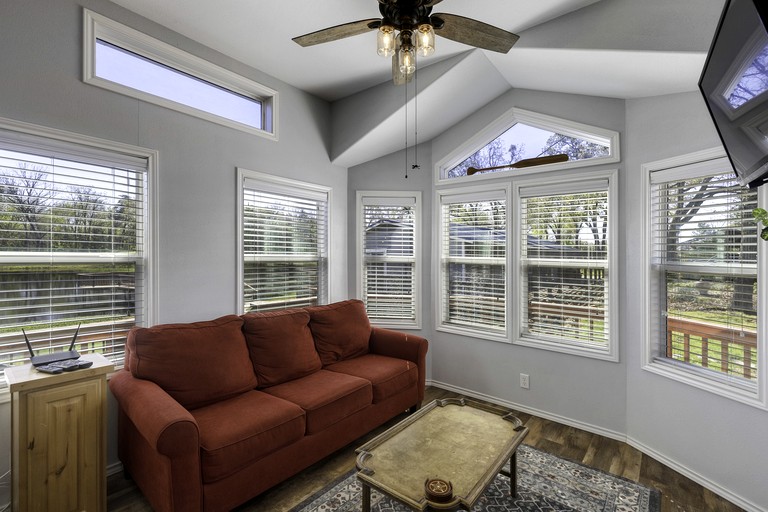 Cabins (United States of America, --, --)