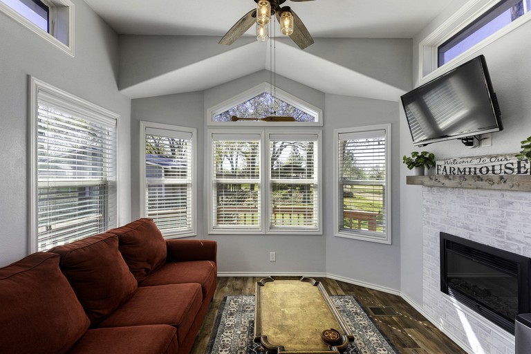 Cabins (United States of America, --, --)