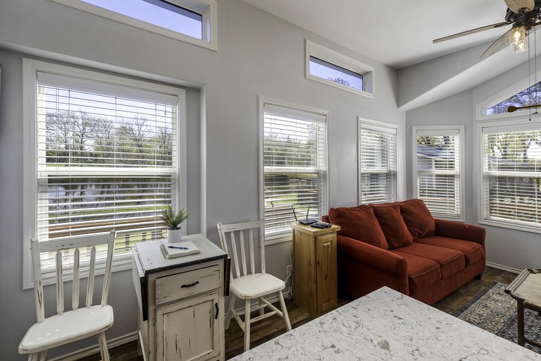 Cabins (United States of America, --, --)