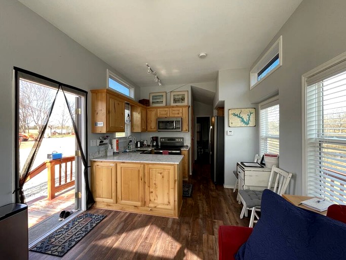 Cabins (United States of America, --, --)