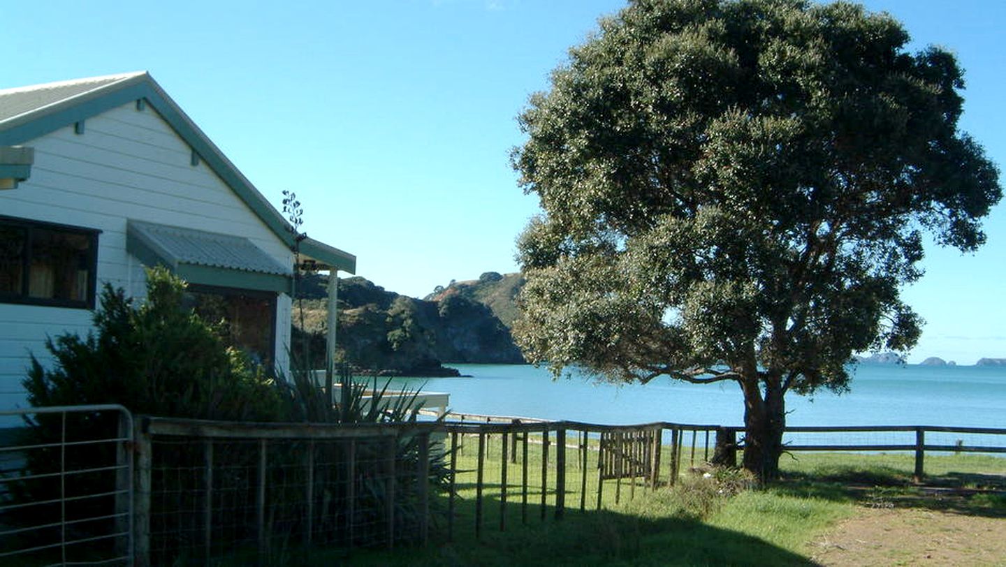 Secluded Cottage Getaway with Beach and Bay Views in Northland, New Zealand