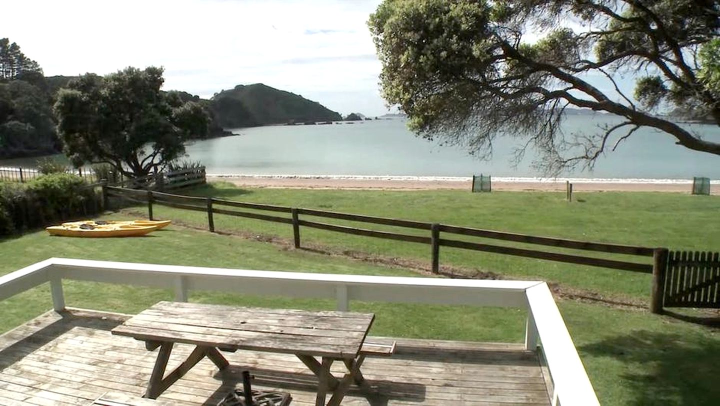 Secluded Cottage Getaway with Beach and Bay Views in Northland, New Zealand