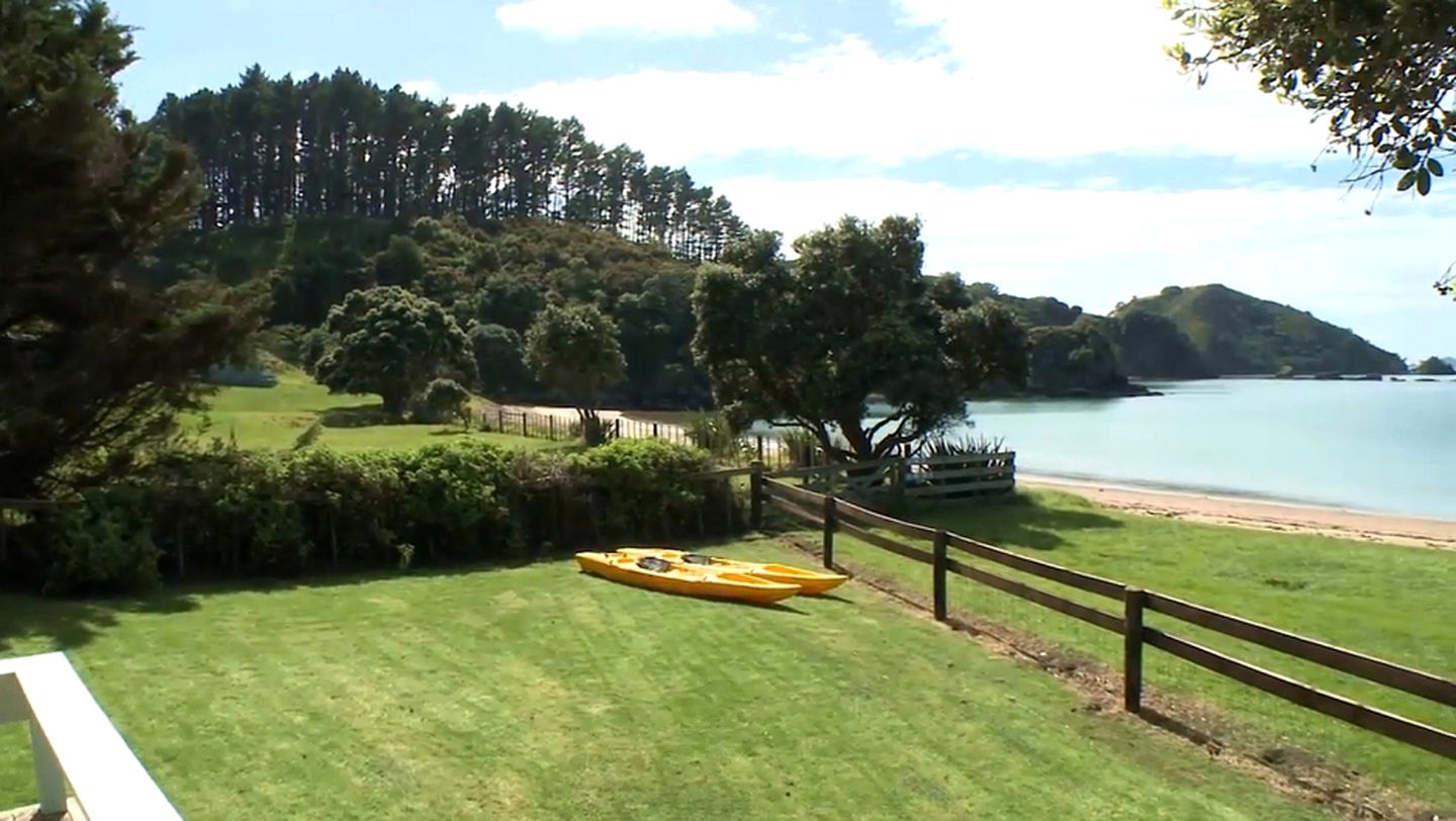 Secluded Cottage Getaway with Beach and Bay Views in Northland, New Zealand