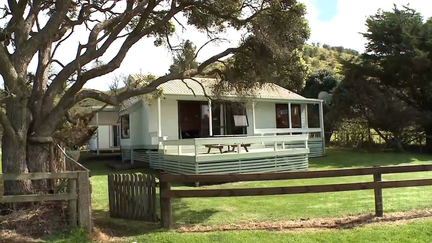 Secluded Cottage Getaway with Beach and Bay Views in Northland, New Zealand