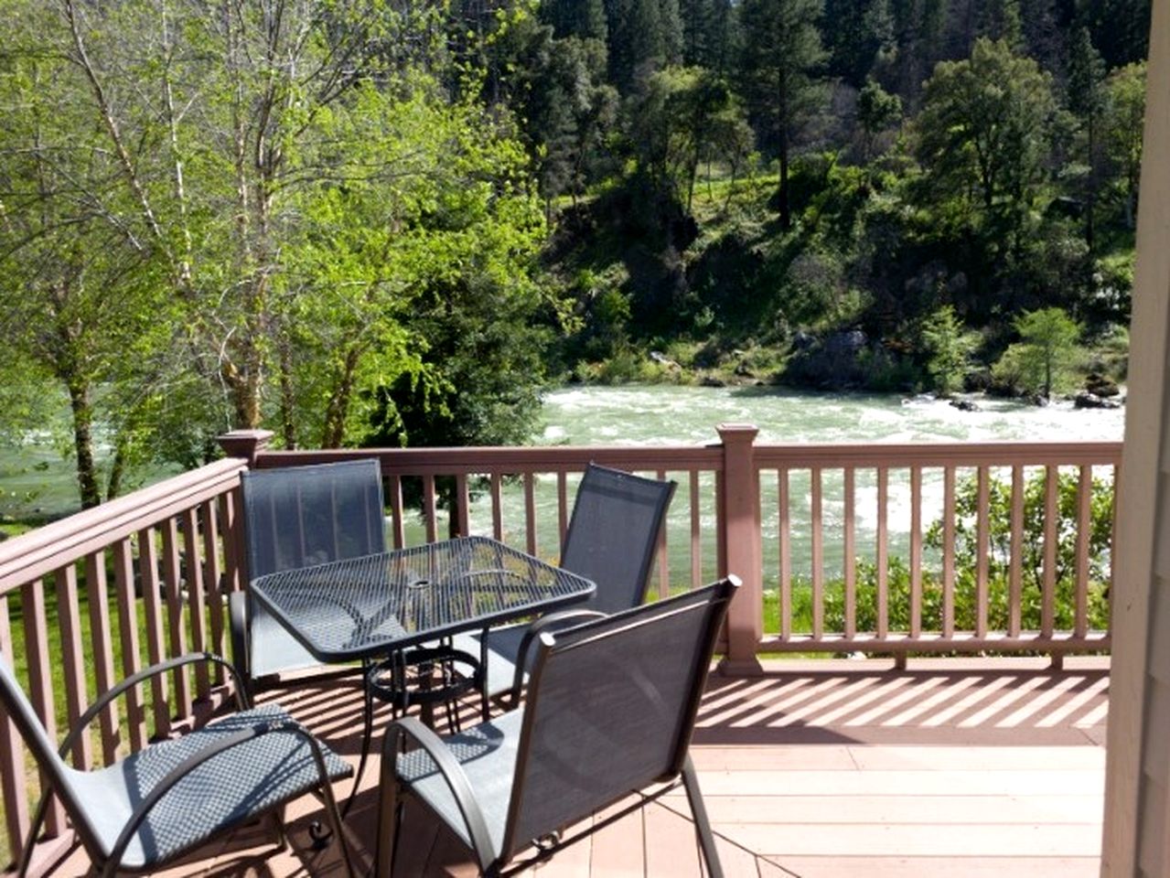 Elegant Cottage Rental on Banks of Trinity River, California