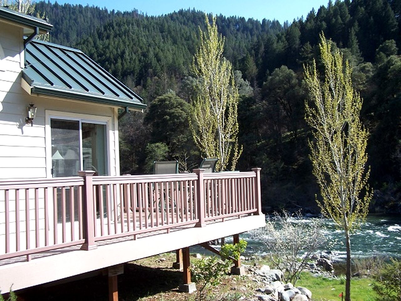 Charming Cottage Rental with Fabulous Views of the Trinity River in Northern California