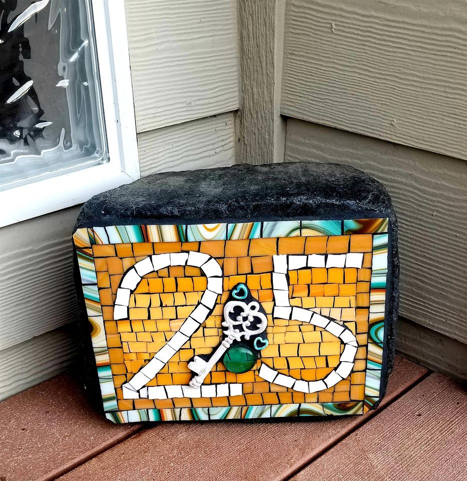 Charming Cottage Rental with Fabulous Views of the Trinity River in Northern California